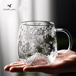 KAPLAN 내열 보로실리케이트 유리컵 1개, 초내구성 눈꽃무늬 컵, 식기세척기 사용 가능 크리스탈컵, 인체공학적 손잡이 디자인, 크리스마스 선물용 커피 및 차 컵, 다기능 보온보냉컵, 완벽한 할로윈/크리스마스 선물