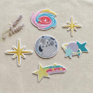 6개/세트 창의적인 별이 빛나는 하늘 우주 시리즈 자수 패치 드림 플래닛 메테오 달 다림질 패치 개인 맞춤형 찢어진 구멍 의류 추가 데님 재킷 캔버스 가방 모자 트렌디한 쿨한 스트리트 스타일 개인 맞춤 장식 Co