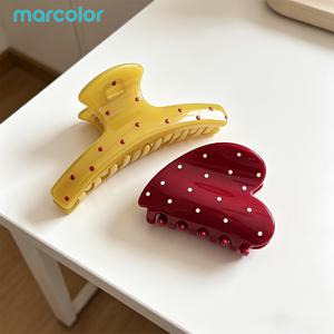 Marcolor 웨이브 하트 헤어 클립 2개 세트. 상어 모양 헤어 클립은 빈티지 레드 앤 화이트 폴카 도트와 옐로우 및 레드 구슬이 특징입니다. 광택 있는 아크릴로 제작된 이 사랑스러운 헤어 클립은 일상복, 휴가, 데이트에 적합합니다.