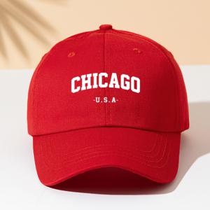 세련되고 미니멀한 야구 모자, 'CHICAGO' 프린트가 특징이며, 남녀 모두에게 있어 한 해를 통틀어 필수 아이템으로 자리 잡은 패션 아이템으로, 가족과 친구를 위한 선물로 완벽합니다.