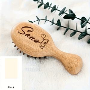 1. 이름 각인 가능한 레이저 조각 맞춤형 대나무 빗, 핑크, 화이트, 블랙 리본 세트 - 우아한 꽃무늬 캐릭터와 장식이 있는 대나무 빗살 - 신부 들러리와 웨딩 파티를 위한 훌륭한 선물