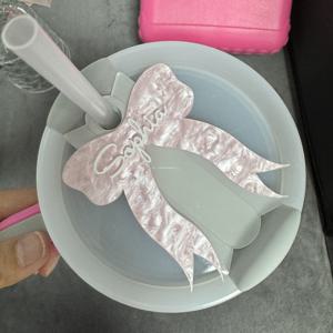 1 맞춤형 아크릴 물병 태그 컵 H2.0 텀블러 이름 라벨 Y2K 귀여운 리본 디자인 완벽한 생일 선물 및 야외 스포츠 물병 액세서리
