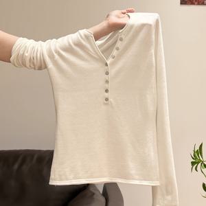 초가을 여성용 한국 스타일 밀키 화이트 사선 버클 헨リー넥 스웨터, 슬림핏, 레귤러 숄더, 얇은 긴소매 베이스 레이어 상의