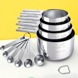 10개 스테인리스 스틸 계량컵 및 스푼 세트 - 4컵 + 6스푼, 고품질 304 소재로 제작된 주방 요리 및 베이킹용. 스택 가능한 걸이용 보관링 포함. 측정 가이드 기능, 크리스마스, 추수감사절, 부활절 및 기타 명절에 이상적