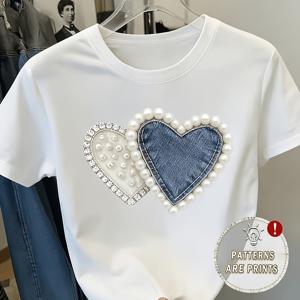 새로운 여름 스타일 여성용 데님 질감의 더블 하트 프린트가 있는 화이트 반팔 티셔츠, 일상 통근을 위한 활용도 높은 니치 라이트 럭셔리 스타일