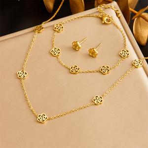 304 스테인리스 소재 꽃 펜던트 3pcs 세트, 여성용 골드 귀걸이 팔찌 목걸이, 우아하고 고급스러운 성격, 패셔너블하고 고급스러운 여성용 주얼리 세트, 및 연회에 적합, 가족 및 친구를 위한 선물