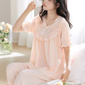 봄 여름 가을 신상 여성용 반팔 크롭 팬츠 파자마 심플한 자수 가슴 패드 포함 수면복 세트