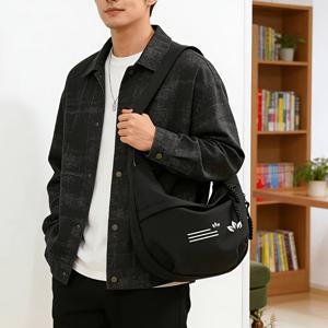 창의적인 꽃잎 패턴 프린트 디자인 숄더백, 조절 가능한 스트랩, 휴대폰 및 필수품을 위한 넉넉한 내부 공간, 피트니스, 스포츠, 여행 하이킹, 통근 및 일상 사용 크로스바디 백에 적합 - 남녀공용 스포츠 가방, 튼튼한 지퍼 잠금