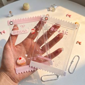 창의적인 투명 수집용 진열 홀더와 체인 | 최대 75mm 배지, 아이돌 사진 카드 및 미니 인형에 적합 | 가방, 수집 및 장식용 PVC 보호 케이스 | 배지, 사진 카드 및 인형은 포함되지 않음