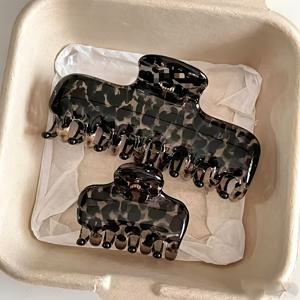 투명 스모키 브라운 프린트 클로 클립 2개 세트, 대형 및 소형 아세테이트 헤어 집게핀, 쉽게 미끄러지지 않는 단단한 그립감, 모든 모발 굵기에 적합, 여성을 위한 빈티지 엘레강스 업스타일 헤어 액세서리