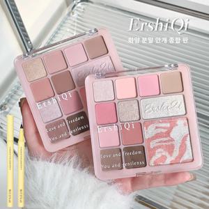 12가지 색상의 밝은 핑크와 퍼플 컬러 아이섀도우 팔레트로, 오래 지속되는 고발색 컬러를 자랑합니다. 눈 화장을 한층 더 돋보이게 하고, 나만의 개성을 표현해 보세요. 핑크 미스트 플라워 12색 아이섀도우 팔레트는 핑크 걸을 위한 아이섀도우 팔레트입니다.