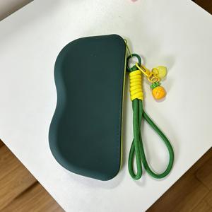 여성용 스몰 핸드백, 트렌디하고 패셔너블한 고품질 실리콘 파우치, 휴대용 립스틱 및 메이크업 가방, 돋보기 안경 파우치, 낙하 방지 여행용 휴대용 패션 안경 케이스, 걸이형 안경 케이스