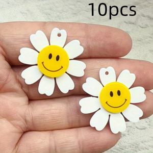 아크릴 해피 플라워 펜던트 액세서리 10개 세트 - 노란색 즐거운 기쁜 얼굴이 있는 화이트 꽃무늬 라운드 참, 귀걸이, 목걸이, 열쇠고리, DIY 장식용 | 엘레강스 테마 | 아크릴 소재