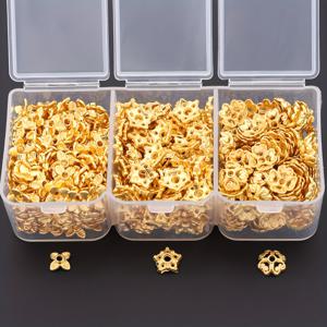 240개/박스 나뭇잎 오각별 패턴 골든 비즈캡 엔드캡, 박스형 키트, 비즈캡, 비즈 스탠드, 술 캡 엔드캡 스페이서, 귀걸이 베이스, 비즈 홀더, 패딩 홀더, 팔찌 및 목걸이 엔드캡, 플라워 스탠드 커넥터, 루즈 비즈, 핸드메이드 비딩, DIY 키체인, 귀걸이, 발찌 주얼리 제작용 액세서리. 핸드위븐 목걸이, 팔찌, 가방 액세서리, 휴일 주얼리 제작에 적합
