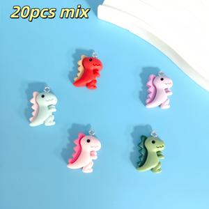 20개 수제 레진 공룡 참 펜던트 - 부드러운 색상과 밝은 톤, 랜덤 믹스 앤 매치 귀여운 만화 공룡 귀걸이, 목걸이, 팔찌 - 특별한 크리스마스, 할로윈, 생일 선물, 데일리 착용 (전기 도금 없음, 내구성 좋은 레진)
