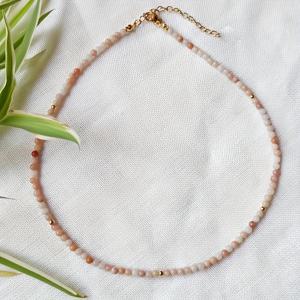 진짜 선스톤 복숭아 목걸이 | 파스텔 비즈 초커 | 따뜻한 여성용 주얼리 | 생일/기념일을 위한 영감과 격려의 선물
