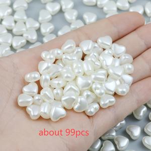 9*7.5mm 크기의 작은 흰색 하트 모양 플라스틱 비즈 약 99개입. 팔찌, 주얼리, 키체인 펜던트, 의류 장식 등 기타 장식 재료에 적합합니다.