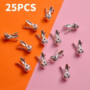 25개 3D 토끼 머리 모양 펜던트! 시뮬레이션된 토끼 머리의 디테일이 완벽하며 긴 귀가 귀여워 보이고, 디스트레스드 텍스처가 고급스럽고, 걸이 구멍 디자인으로 목걸이와 같은 개인 맞춤 추가를 쉽게 만들 수 있습니다.