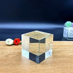 우아한 투명 유리 큐브 디스플레이 스탠드 - 하얀 베이스가 있는 다층 보석 및 고전적인 전시대, 반지, 팔찌, 귀걸이를 전시하기에 완벽한 보석 디스플레이 케이스, 장식용 테이블 액세서리, 현대적인 디자인, 견고한 유리 구조