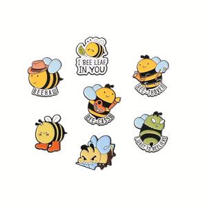 귀여운 동물 디자인의 벌 테마 메탈 핀 7개 세트. 가방 및 의류 장식에 완벽합니다. 친구를 위한 훌륭한 선물 옵션입니다.
