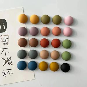 10pcs 만화 냉장고 자석 서리로 덥은 라운드 자석 북유럽 개인화 된 홈 장식 화이트 보드 사진 메시지 보드 홈 장식