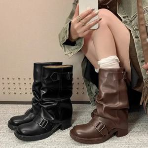 여성을위한 Pleated 버클 나이트 부츠 가을 갈색 PU 가죽 중반 송아지 부츠 여성 슬립 온 두꺼운 뒤꿈치 승마 Botas Mujer 2024