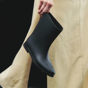 [정상가:105,000원] 코모레비뮤지엄 KM070 하이브리드 와이드 미들 레인부츠 RUBBER verㅣ3Colors