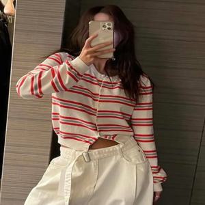 세련된 봄 새로운 클래식 스트라이프 라운드 넥 버튼 업 니트 오픈 카디건 소프트 컬러 블록 니트웨어 여성 패션 프리미엄 품질