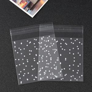100pcs 플라스틱 투명 셀로판 캔디 가방 자기 접착제 화이트 폴카 도트 캔디 쿠키 선물 가방 결혼식 생일 파티