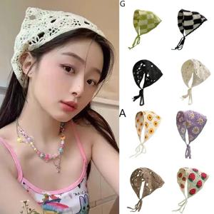 프랑스어 목가적 인 스타일 삼각형 머리띠 수제 크로 셰 뜨개질 꽃 딸기 Headscarf 모자 니트 소녀 머리띠 수건