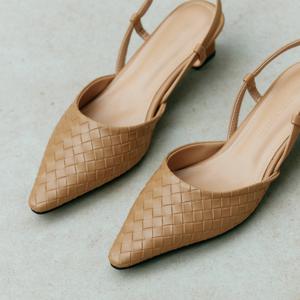 [정상가 131,000원] KM363 핸드메이드 위빙 키튼힐 슬링백 4cm l 4Colors