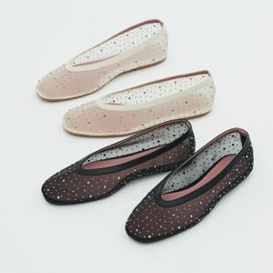 [정상가 109,000원] KM368 핸드메이드 시그니처 비즈 씨스루 플랫 슈즈 l 3Colors