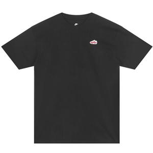 나이키 스포츠웨어 맥스90 스니커 패치 티셔츠 (FQ3763-010)