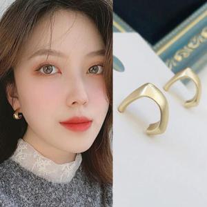 [깨비몰] 여성/블링썸/심플/매트스퀘어/귀걸이/실버소재
