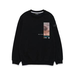 [내셔널지오그래픽 키즈] K221USW220 화성 컨셉 그래픽 맨투맨 CARBONBLACK