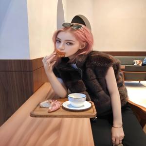 커피색 여우 모피 안감 조끼 두꺼운 가을 겨울 따뜻한 캐주얼 스타일 양면 착용 가능한 지퍼 클로저 등이 없는 탑