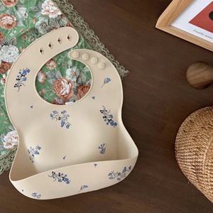 아이들을위한 1Pcs 실리콘 Bibs 아기 방수 먹이 식기 Waterproff 유아 아침 식사 먹이를위한 아기 조절 Bibs