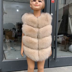 가을과 겨울에 따뜻함을 유지하는 어린이 모피 조끼 진짜 여우 모피 소녀 모피 조끼와 소년 모피 조끼는 같은 스타일입니다.