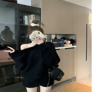 여성을위한 유행 솔리드 컬러 니트 세트 캐주얼 여름 2025 모피 칼라와 짧은 바지와 새로운 스타일 긴 소매 스웨터