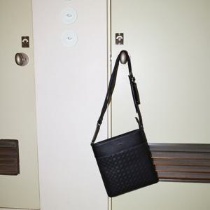 빈폴ACC 모노알리사 세로 메신저백 - 블랙 BE51D2T035