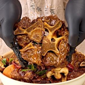 고기듬뿍 대왕 소갈비찜 소목뼈찜 1.2kg+1.2kg 소뼈 뼈찜  / 총 2.4kg / 간편식 / 캠핑요리