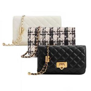 [CHARLES&KEITH] 찰스앤키스 크레시다 퀄티드 트위드 푸시록 클러치 체인 크로스백 여성가방 CK2-70160131