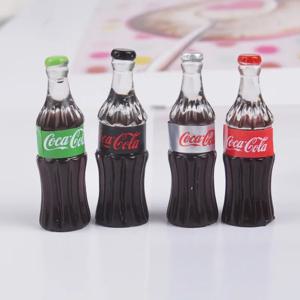 4pcs 32mm 미니 현실적인 콜라 음료 모델 주방/DIY 하우스/미니어처 장식 1/16 1/12 인형 집 액세서리 성인용 장난감