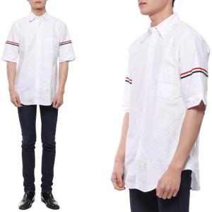 톰브라운  23SS 남성 삼선 암밴드 반팔 셔츠 MWS242A 06177 100 23S