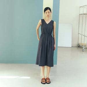 [정가 89,900원]브이넥 셔링 롱원피스_AR2EO570