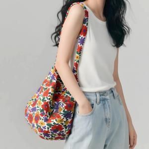 new 시즌템 여름 휴양지룩 가벼운 여행 숄더백 여성 플라워 도트 에코백 천 가방 M522327