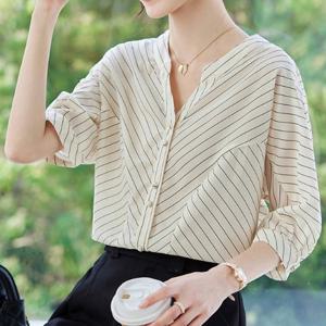 [블랙퀸] 보니브 스트라이프 가오리 블라우스 blk003630