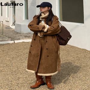 Lautaro-여성용 오버사이즈 인조 양가죽 트렌치코트, 벨트가 있는 긴 다크 브라운 외투, 더블 브레스트, 두껍고 따뜻한, 겨울