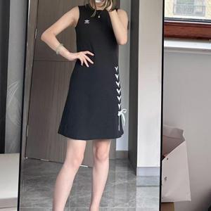 아디다스 데일리 사이드 슬릿 민소매 나시 원피스 IP2193