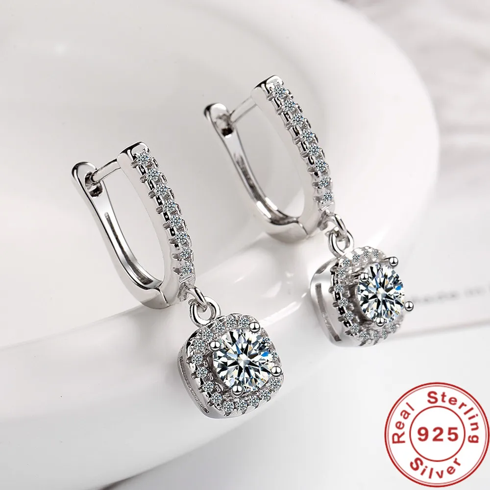 여성을위한 2CT Moissanite Huggie 후프 귀걸이 실험실 만든 다이아몬드 925 스털링 실버 Dainty Hoop Dangle 귀걸이 파인 쥬얼리